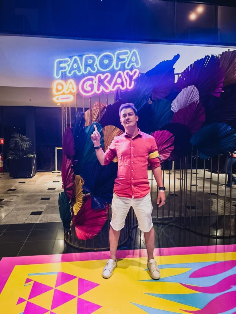 Christoffer Carvalho Silva Fica famoso na Web após ser  convidado para a Farofa da GKay